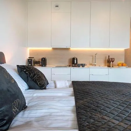 Luxurious Near The Sea In