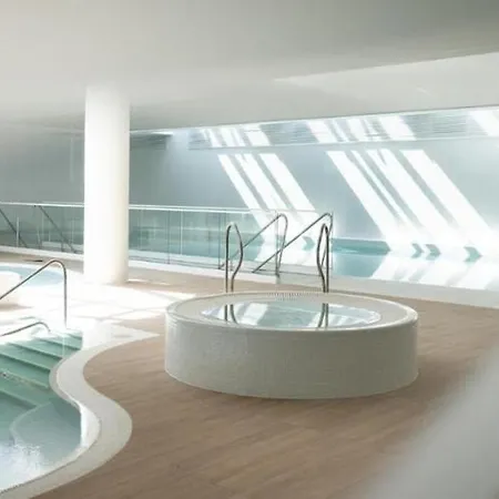 Luxurious Near The Sea In *