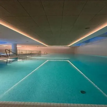 Luxurious Near The Sea In *